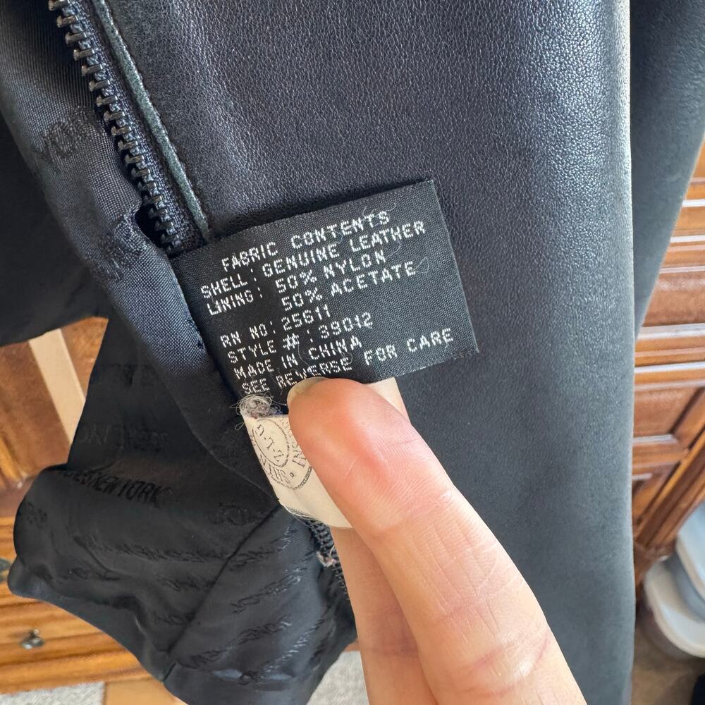 Jones New York Vintage Black Leather Jacket XL Fits M-L Excellent - Picture 4 of 6